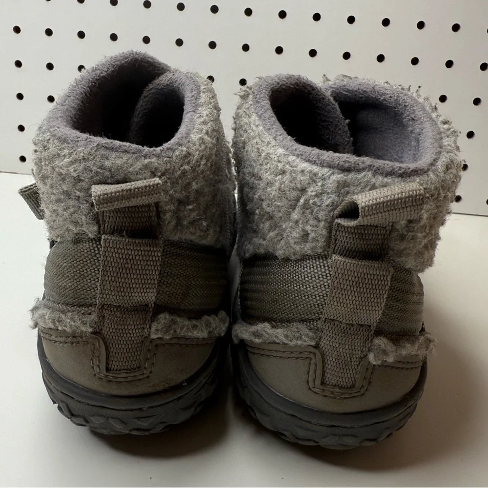 Chaco Kids Ramble Fluff Slippers Gray Size 5.5 Casual Loungewear Cozy Cabincore